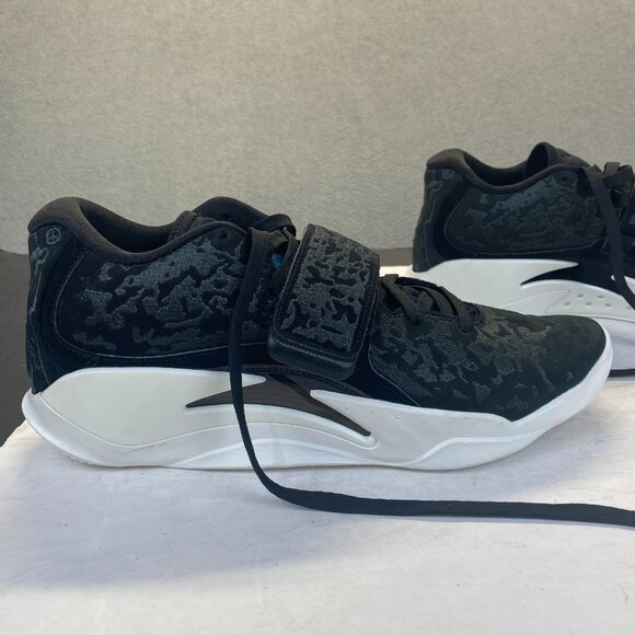 Athletic_Shoes